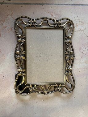Picture Frame - 5x7” Fits 4x6” Picture Bows Christmas Girly Gold Decor